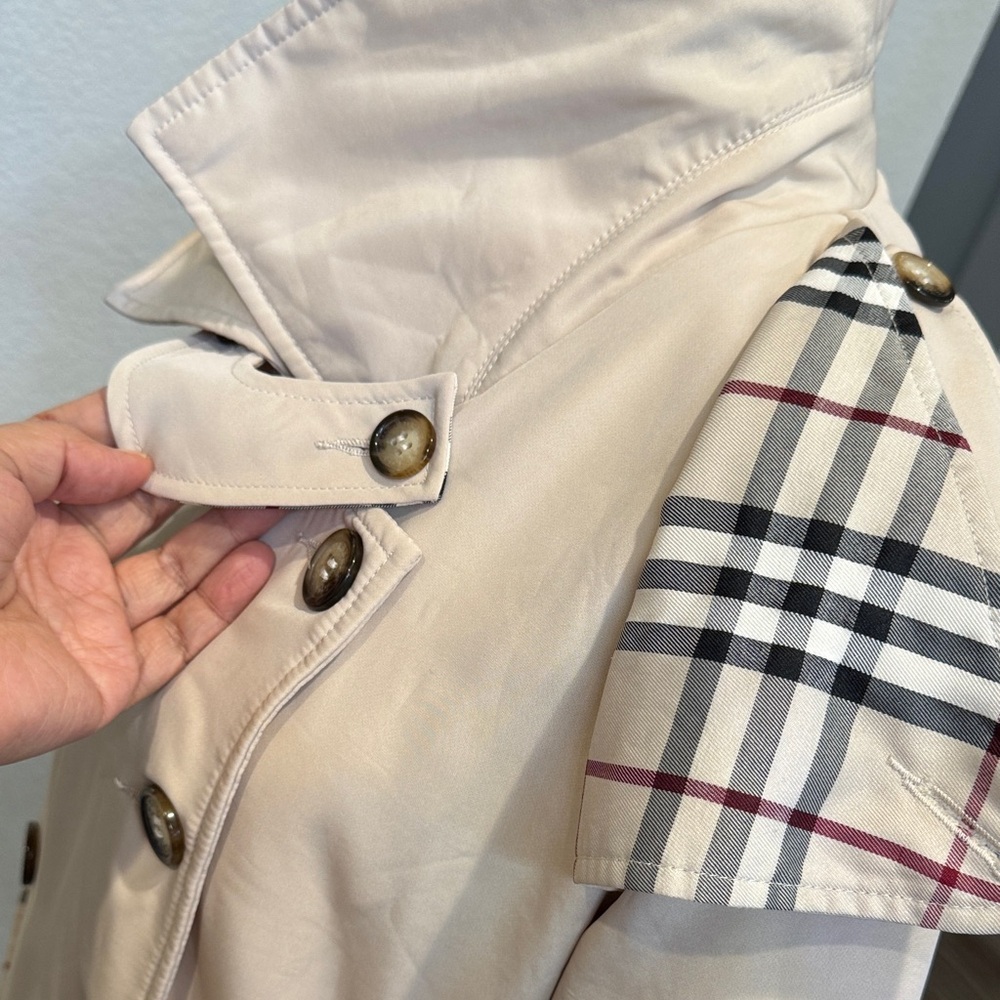 Authentic Burberry Light Tan Trench Coat - Picture 13 of 17